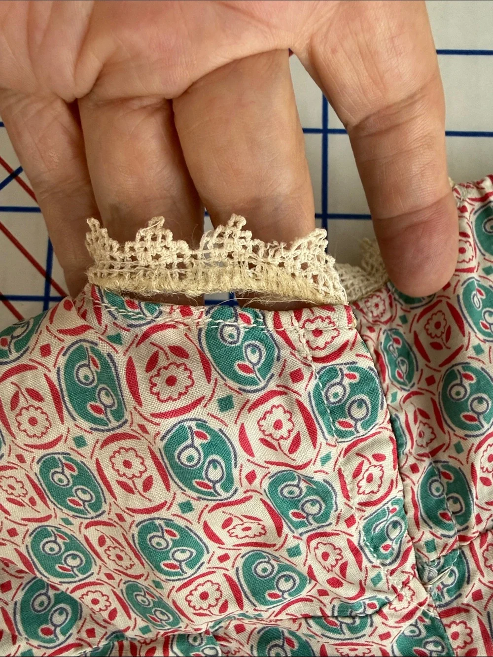 1930s 40s Vintage Cotton Child’s Dress Cutter Fabric Novelty Floral Print